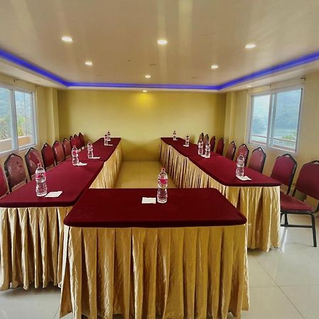 Hotel Lake Shore Pokhara Bagian luar foto