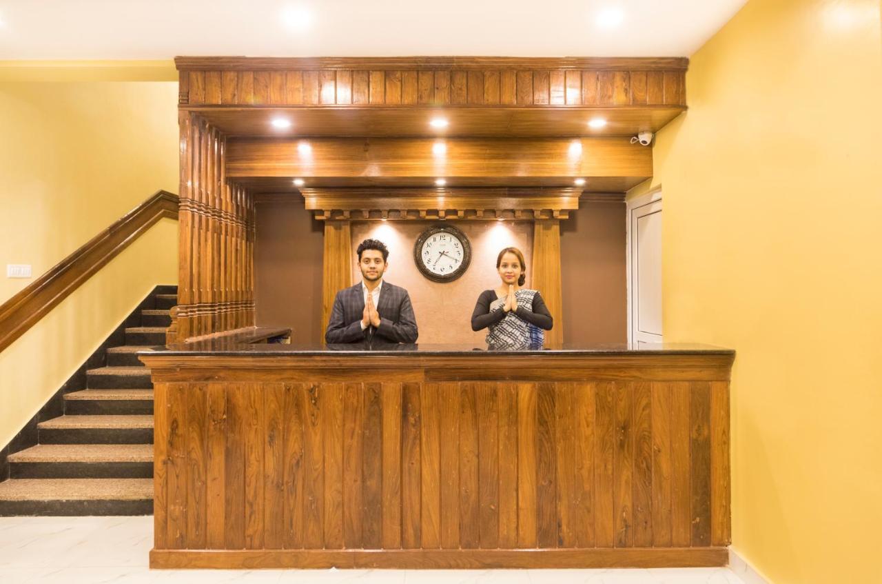 Hotel Lake Shore Pokhara Bagian luar foto