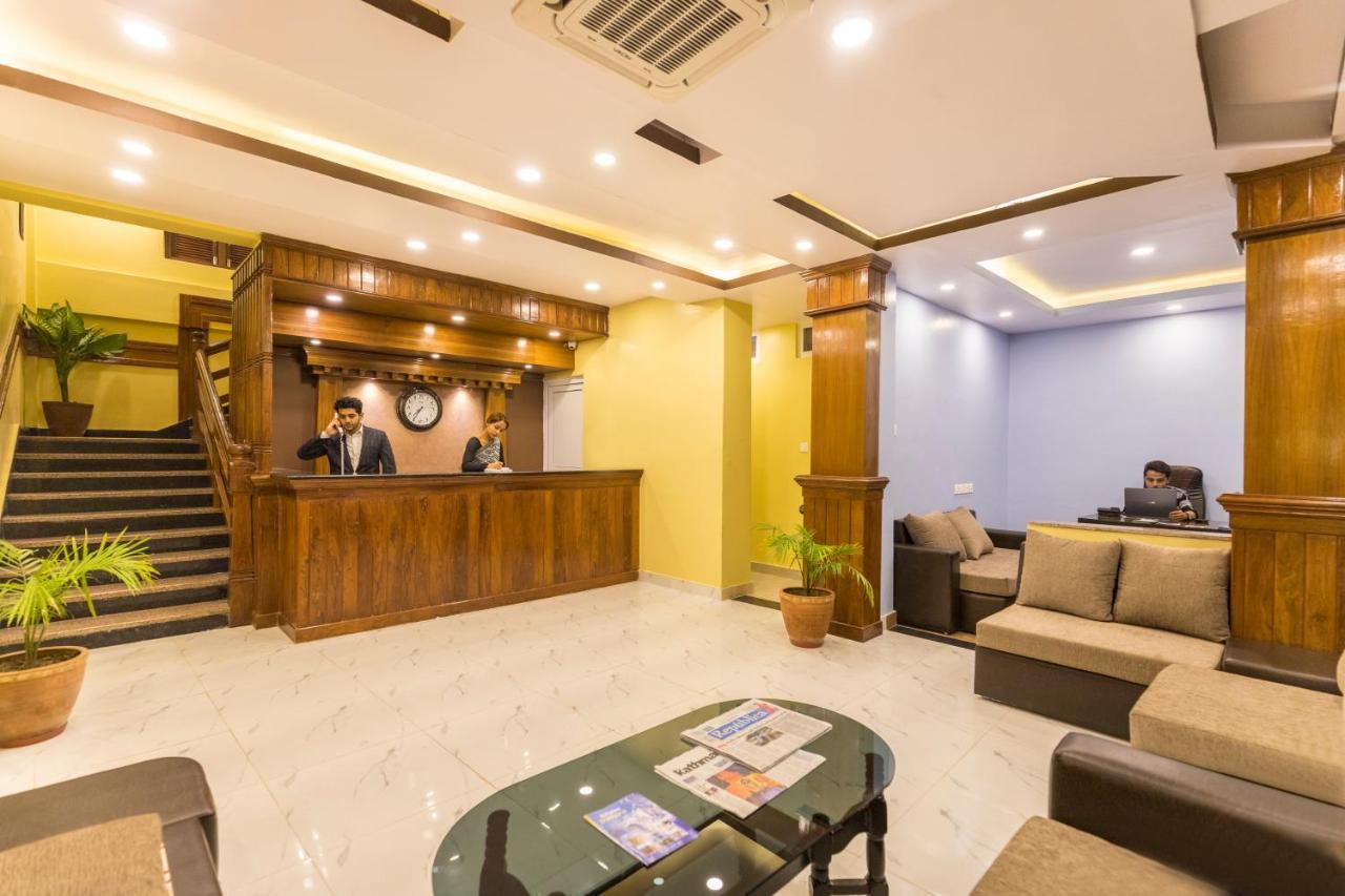 Hotel Lake Shore Pokhara Bagian luar foto