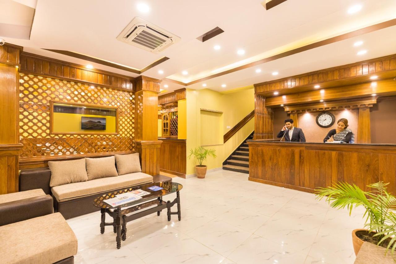 Hotel Lake Shore Pokhara Bagian luar foto