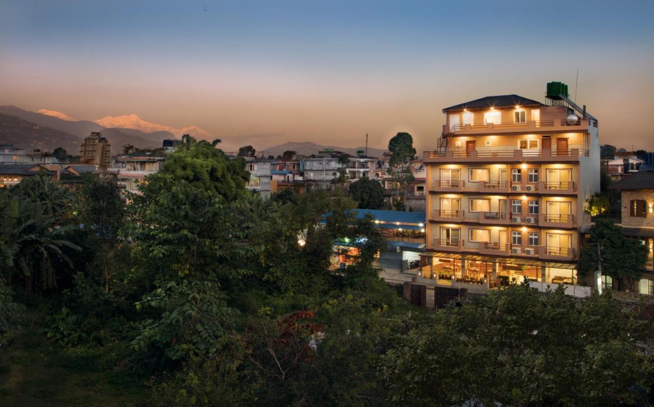 Hotel Lake Shore Pokhara Bagian luar foto