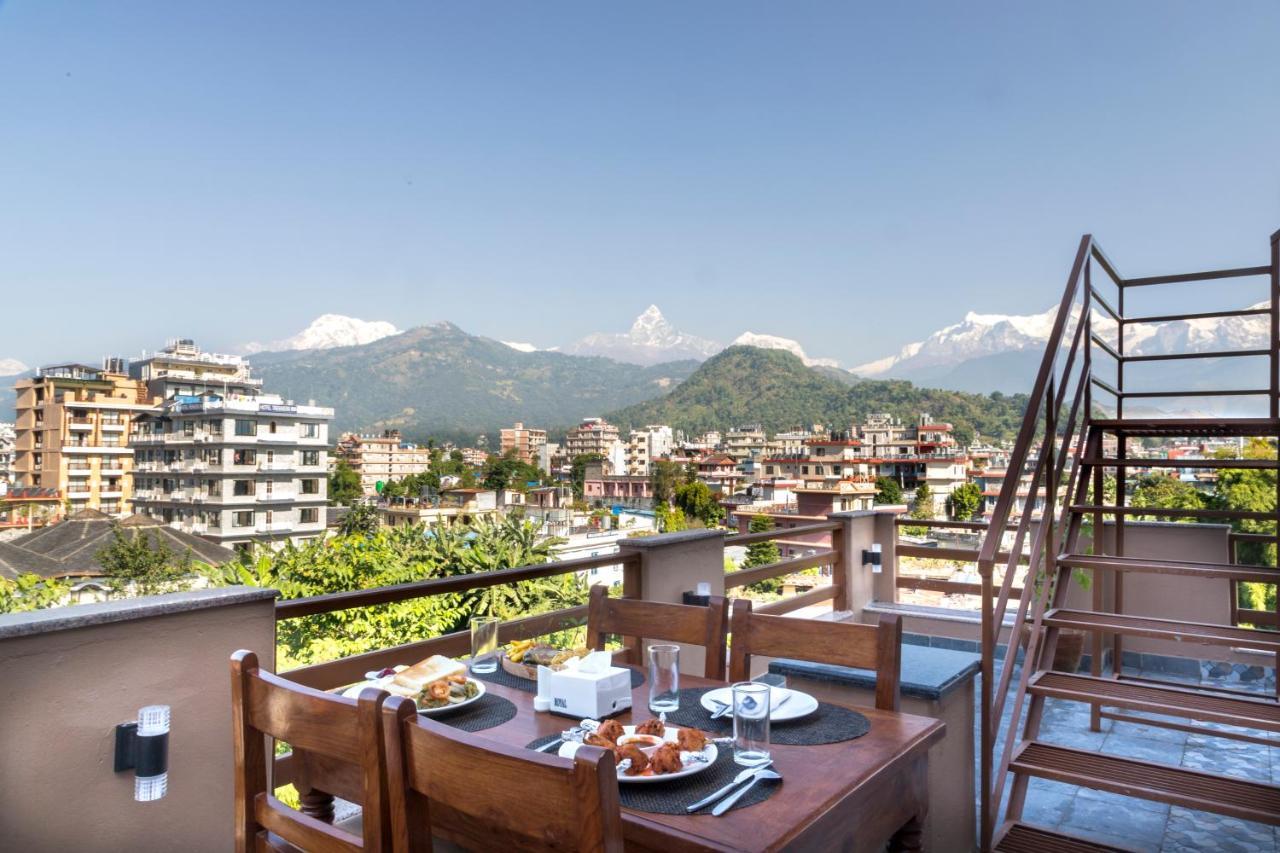 Hotel Lake Shore Pokhara Bagian luar foto