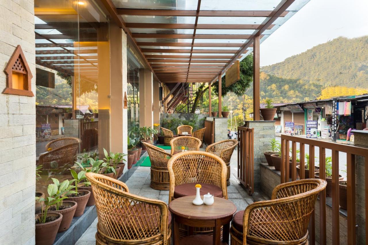 Hotel Lake Shore Pokhara Bagian luar foto