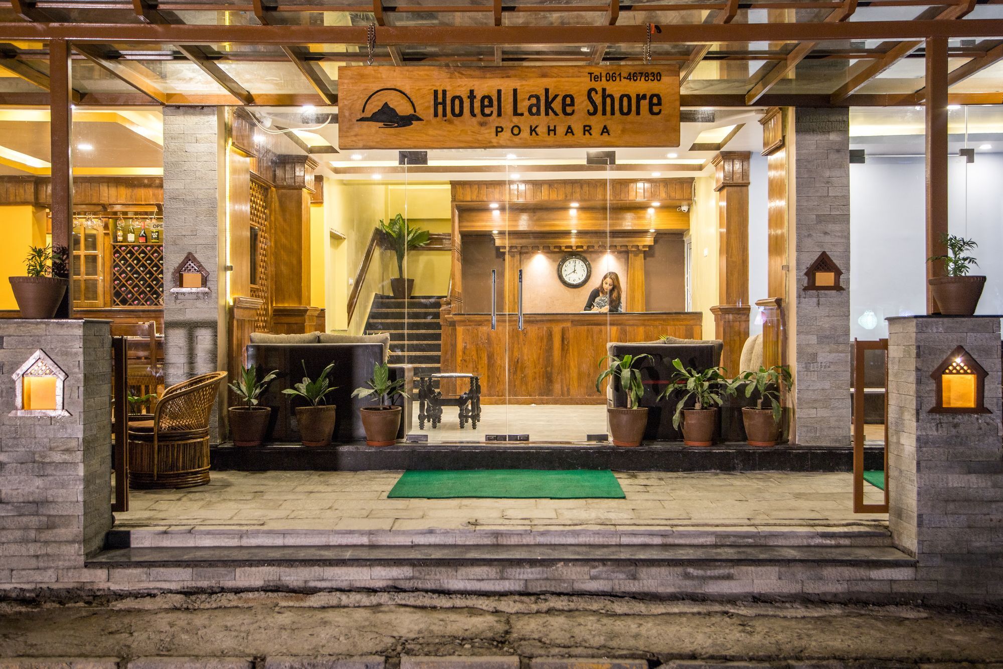 Hotel Lake Shore Pokhara Bagian luar foto